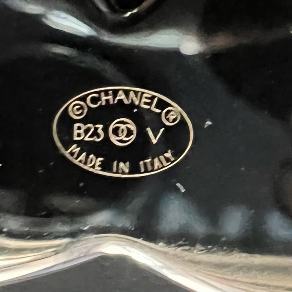 CHANEL ❤️🔥❤️🔥NEW CC LOGO REVERSIBLE BLACK AND WHITE LEATHER BELT Size 80 - Picture 12 of 16